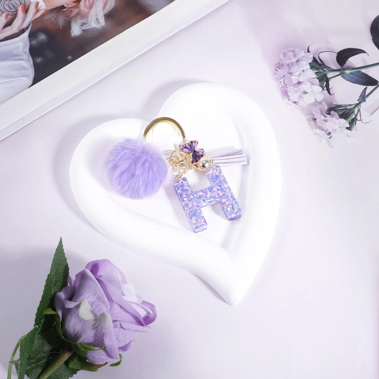 JSRQT Portachiavi da Ragazza Donna Viola Farfallina con Lettera Iniziale Nome H Ciondoli in Resina Personalizzare Regalo Legami Borsa per Auto Chiave Della Porta Macchina Zaino Pendenti Decor - immagine 3
