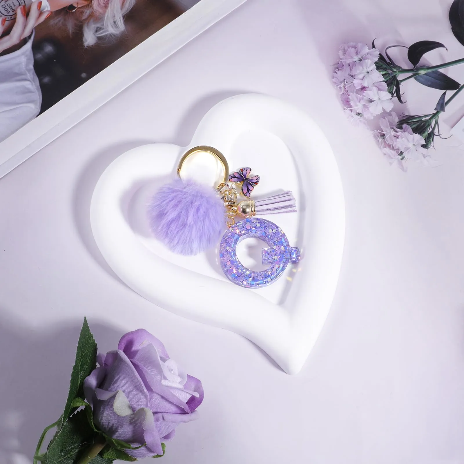 JSRQT Portachiavi da Ragazza Donna Viola Farfallina con Lettera Iniziale Nome Q Ciondoli in Resina Personalizzare Regalo Legami Borsa per Auto Chiave Della Porta Macchina Zaino Pendenti Decor - immagine 3