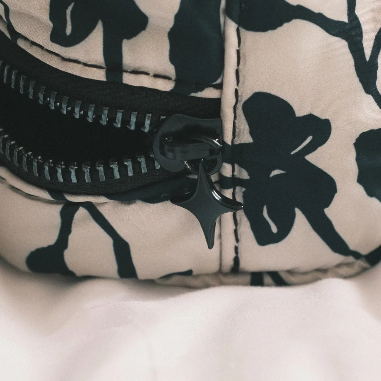 Kokonote Beauty Case da Viaggio Midnight Dahlia | Pochette Trucchi - immagine 3