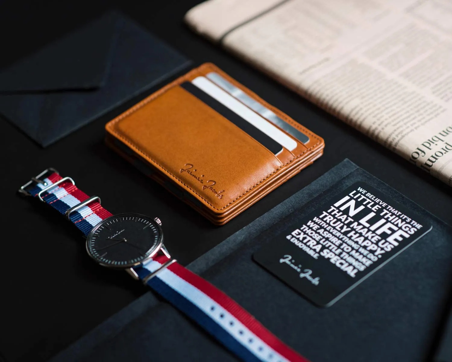 Jaimie Jacobs Portafoglio Magico, Magic Wallet Flap Boy Slim - l'Originale - Protezione RFID, Portafoglio Uomo Piccolo, Porta Carte di Credito Ragazzo, Porta Tessere Slim, Vera Pelle (Cognac e Nero) - immagine 6