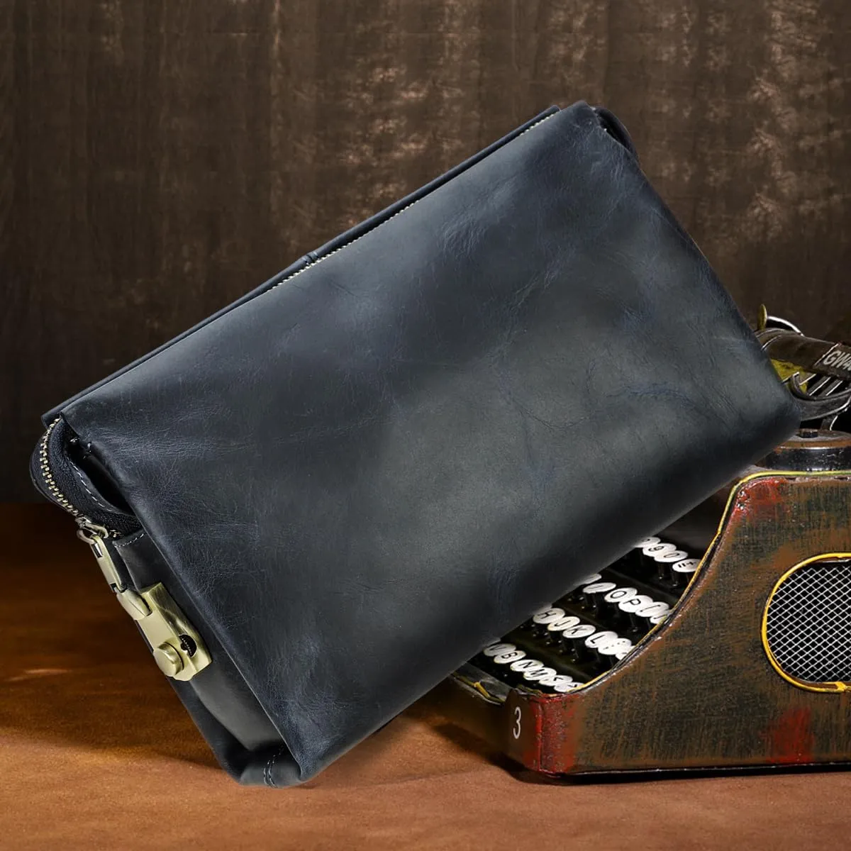 Contacts Pochette da uomo in vera pelle per carte d'identità, grande capacità, con blocco antifurto, da viaggio, passaporto, telefono, borsa a mano con cinturino da polso, Blu 1 - immagine 6