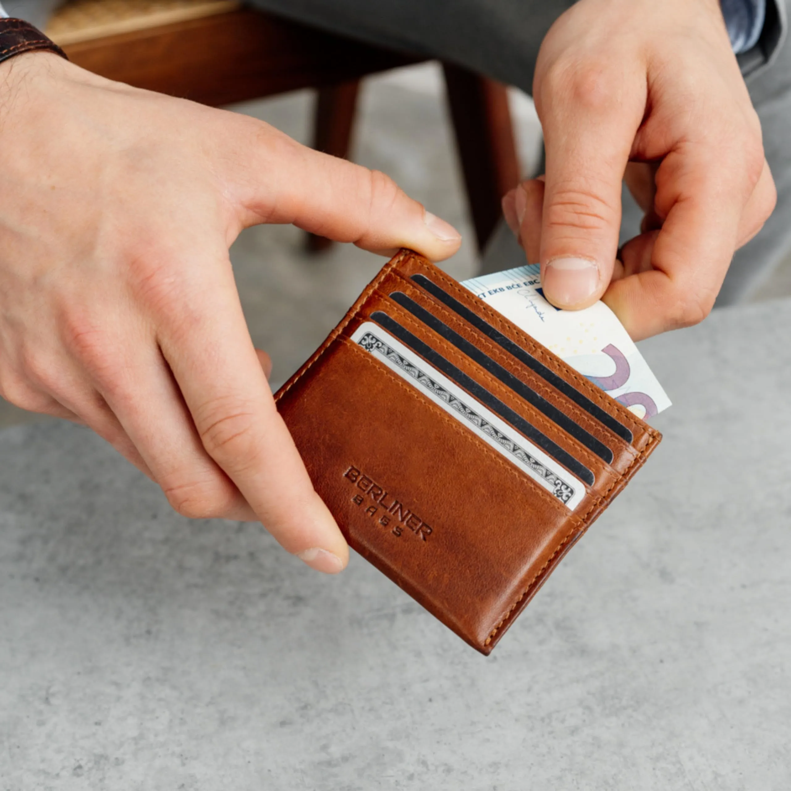 Berliner Bags Portacarte Uomo Slim Sottile in Vera Pelle con RFID e 8 Carte - immagine 3