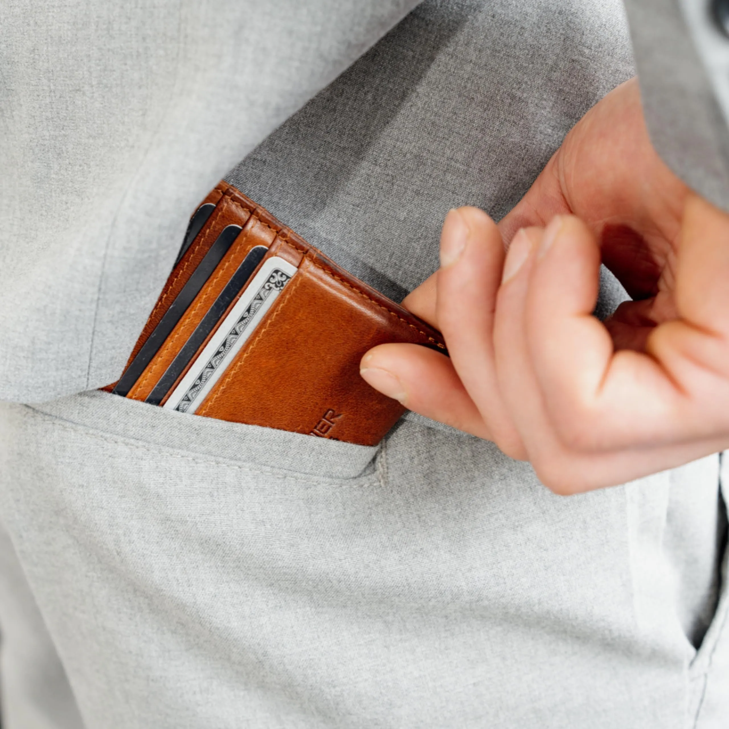 Berliner Bags Portacarte Uomo Slim Sottile in Vera Pelle con RFID e 8 Carte - immagine 4
