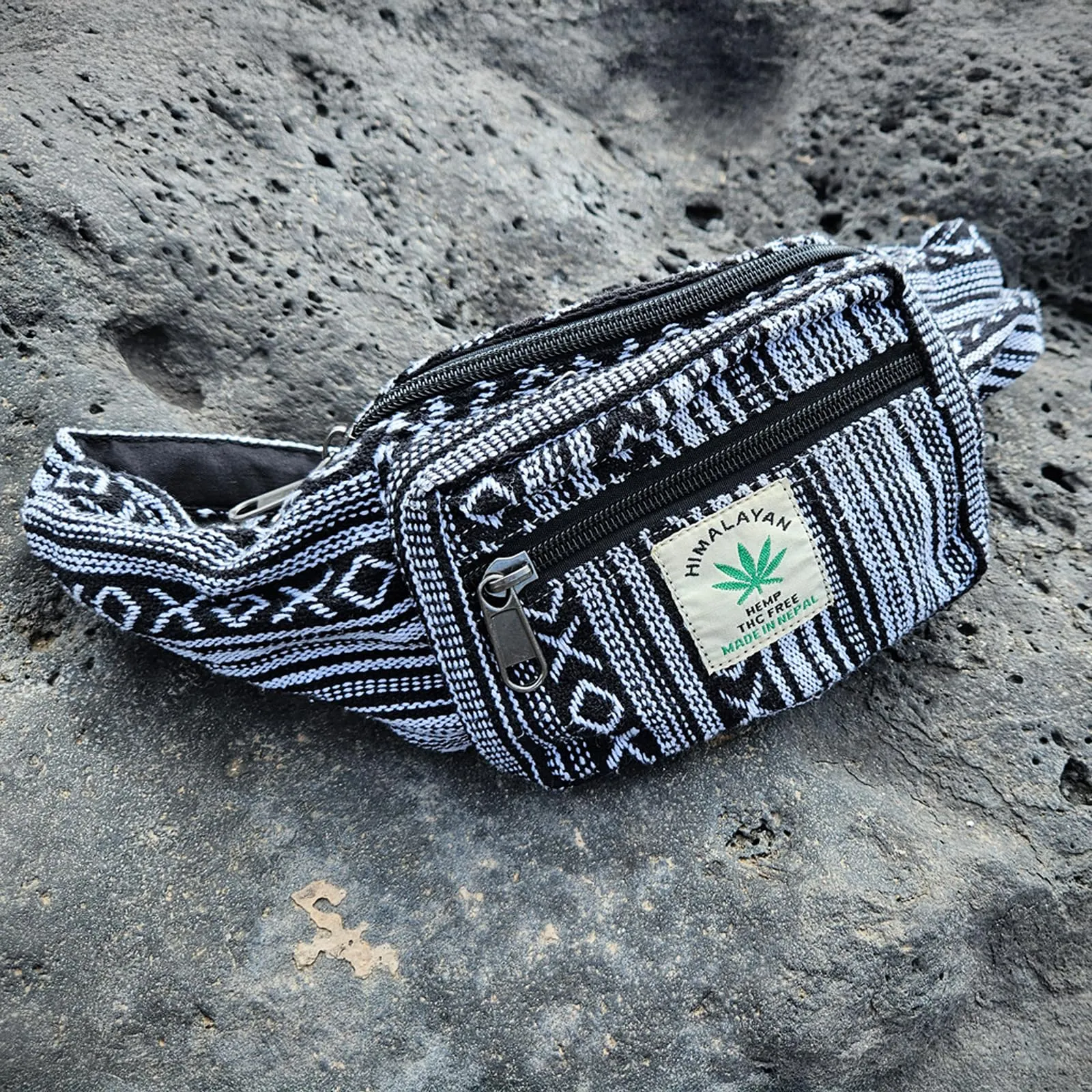 Marsupio Himalayan Hemp, ogni marsupio è un pezzo unico con stile, hipbag sostenibile in canapa, realizzato a mano in Nepal, Nero/Bianco, S - immagine 4