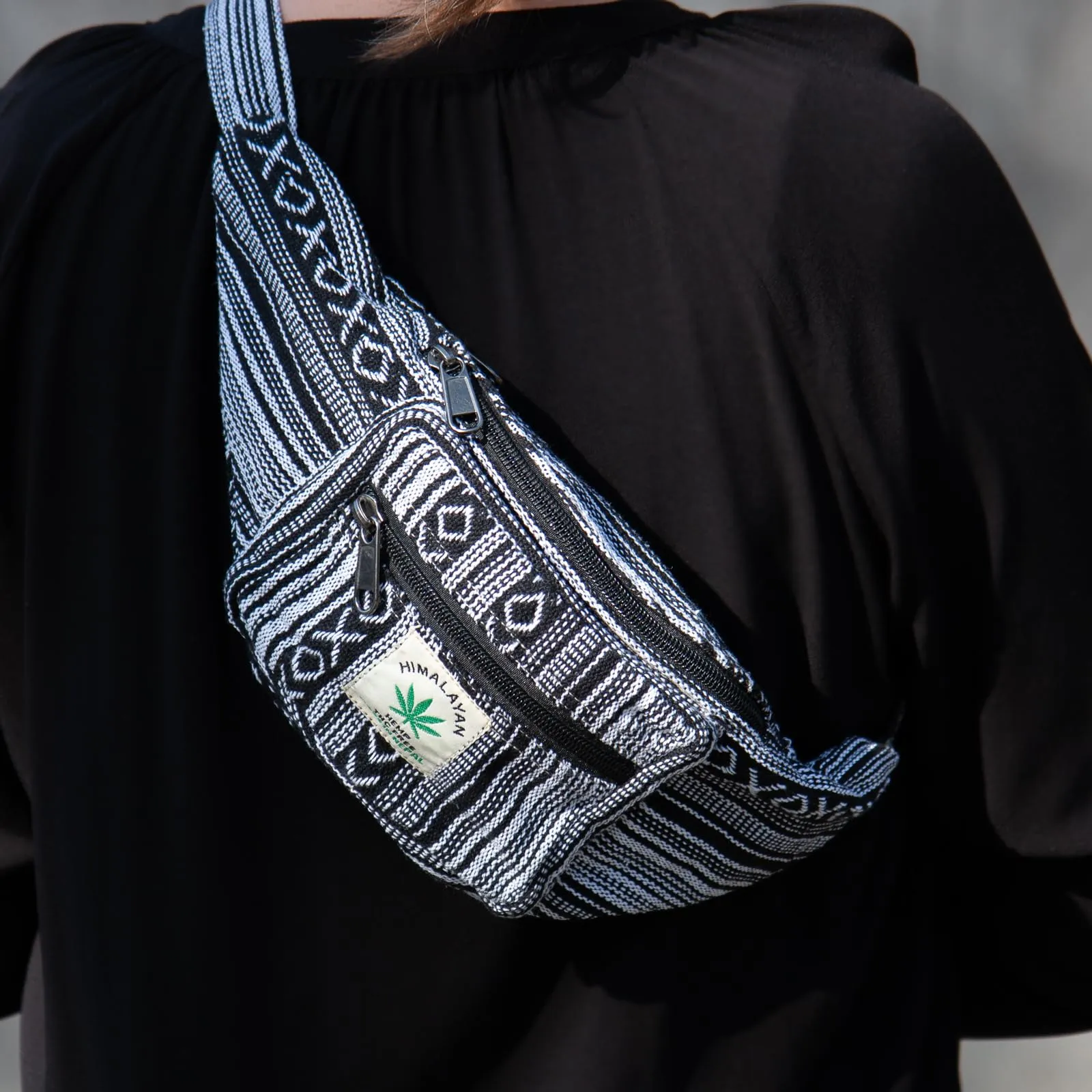 Marsupio Himalayan Hemp, ogni marsupio è un pezzo unico con stile, hipbag sostenibile in canapa, realizzato a mano in Nepal, Nero/Bianco, S - immagine 5