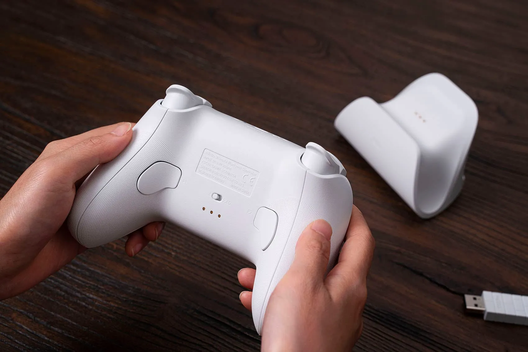 8BitDo Ultimate Bluetooth & 2.4g Controller with Charging Dock for Switch and Windows - White - immagine 10