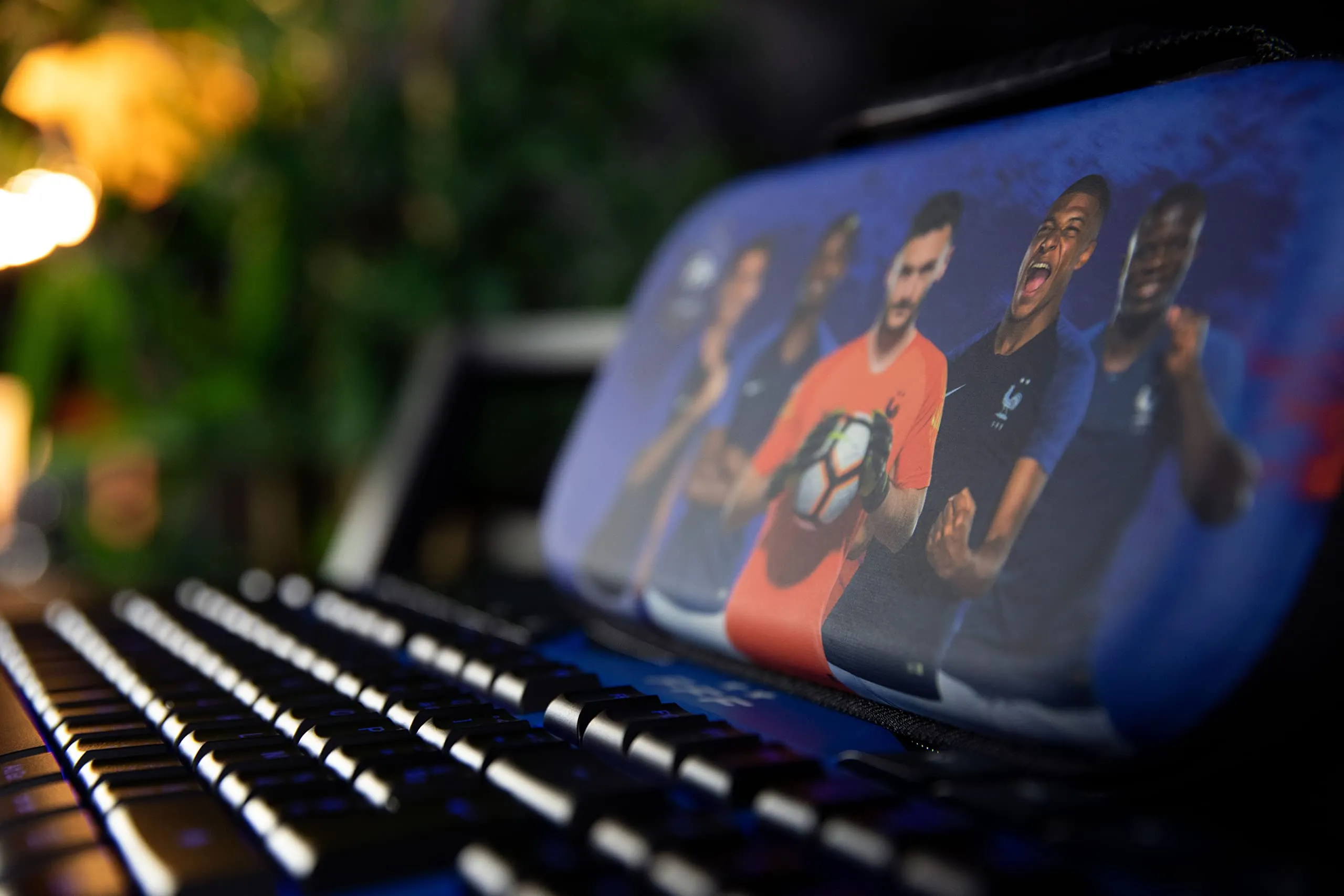 Konix FFF Custodia di protezione e trasporto Nintendo Switch, Switch Lite e Switch OLED - Alloggio 8 giochi - Design squadra di calcio della Francia - immagine 5