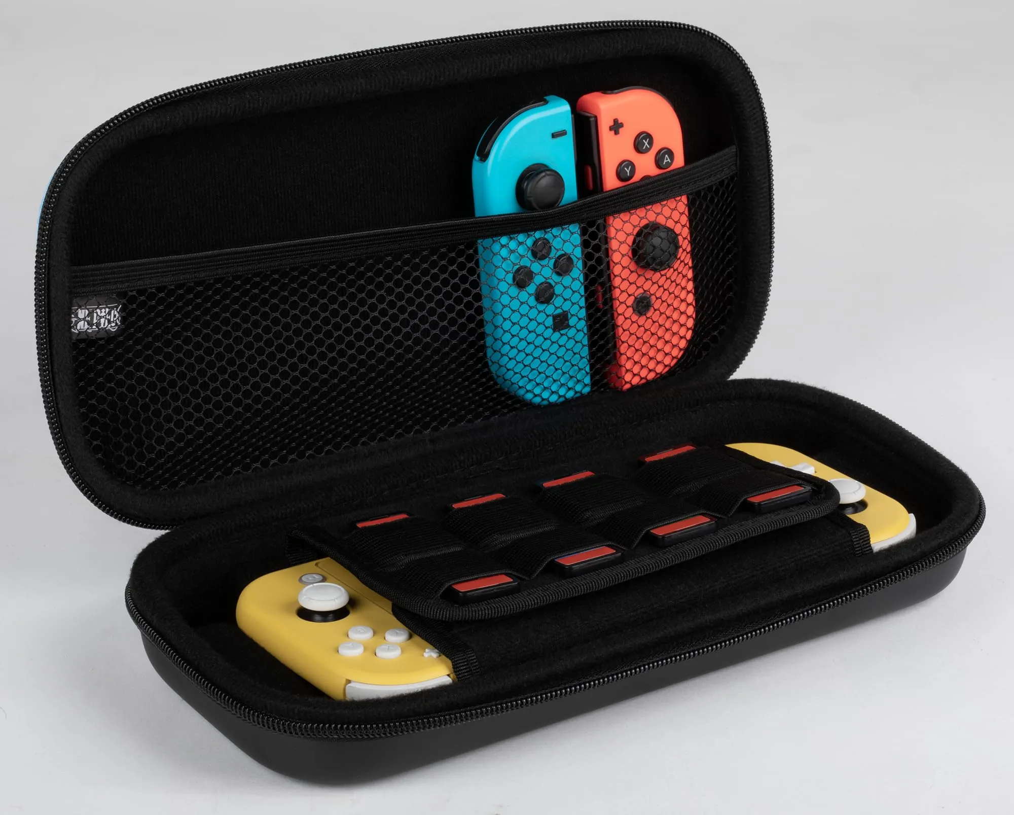 Custodia protettiva e da trasporto Konix One Piece per console OLED Nintendo Switch, Switch Lite e Switch - 8 posti di archiviazione per giochi - Design Ford Marine - immagine 3