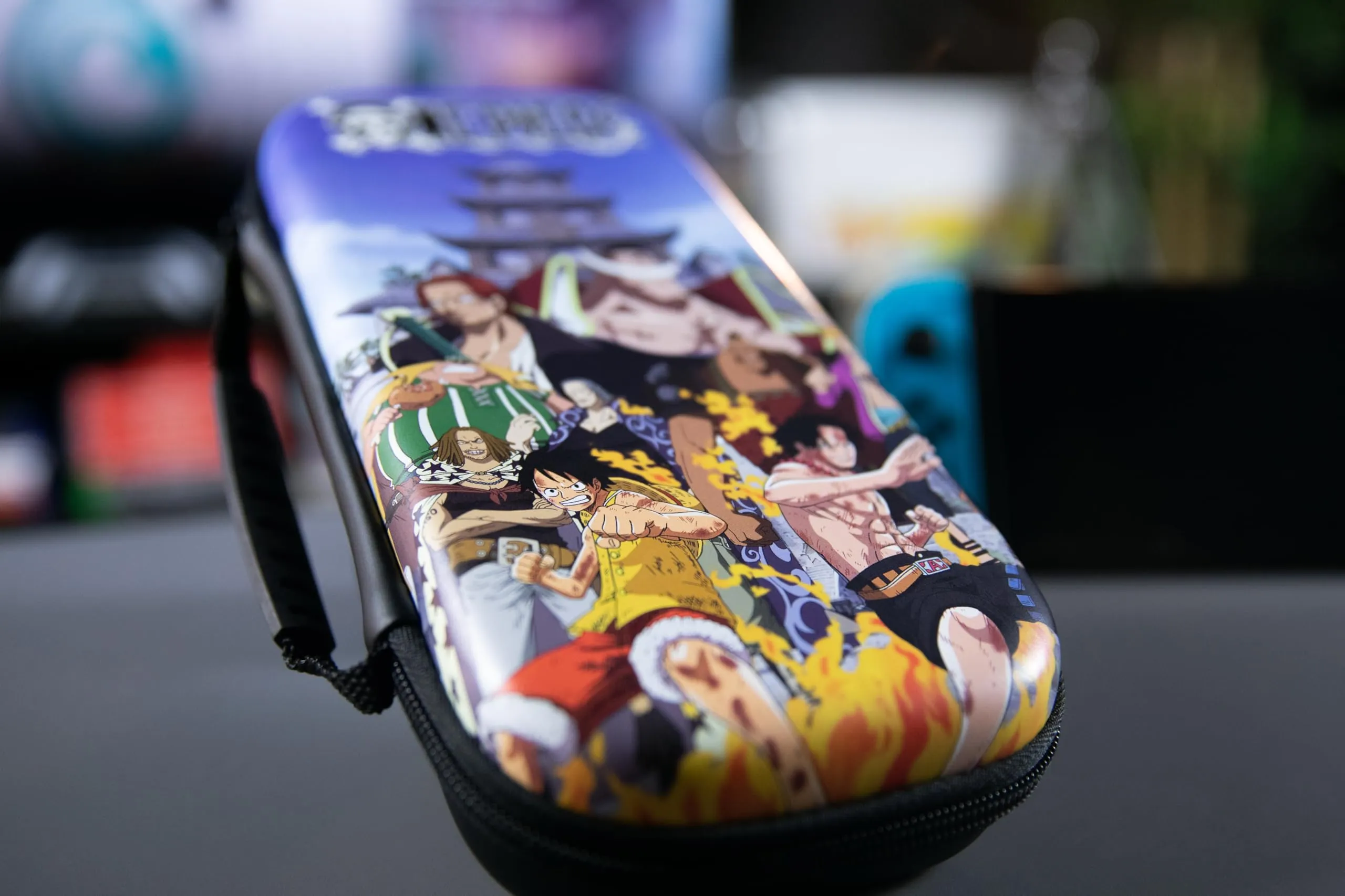 Custodia protettiva e da trasporto Konix One Piece per console OLED Nintendo Switch, Switch Lite e Switch - 8 posti di archiviazione per giochi - Design Ford Marine - immagine 8