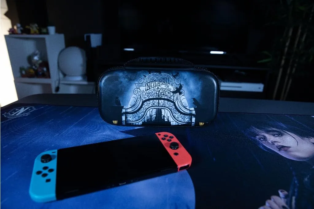Konix Mercoledì Custodia di protezione e trasporto Nintendo Switch, Switch Lite e Switch OLED - Alloggio 8 giochi - Design Nevermore Academy - Nero - immagine 5