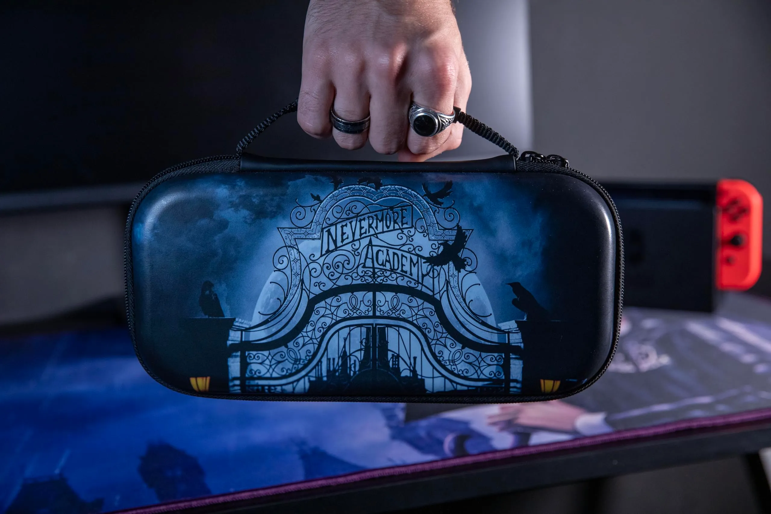 Konix Mercoledì Custodia di protezione e trasporto Nintendo Switch, Switch Lite e Switch OLED - Alloggio 8 giochi - Design Nevermore Academy - Nero - immagine 6