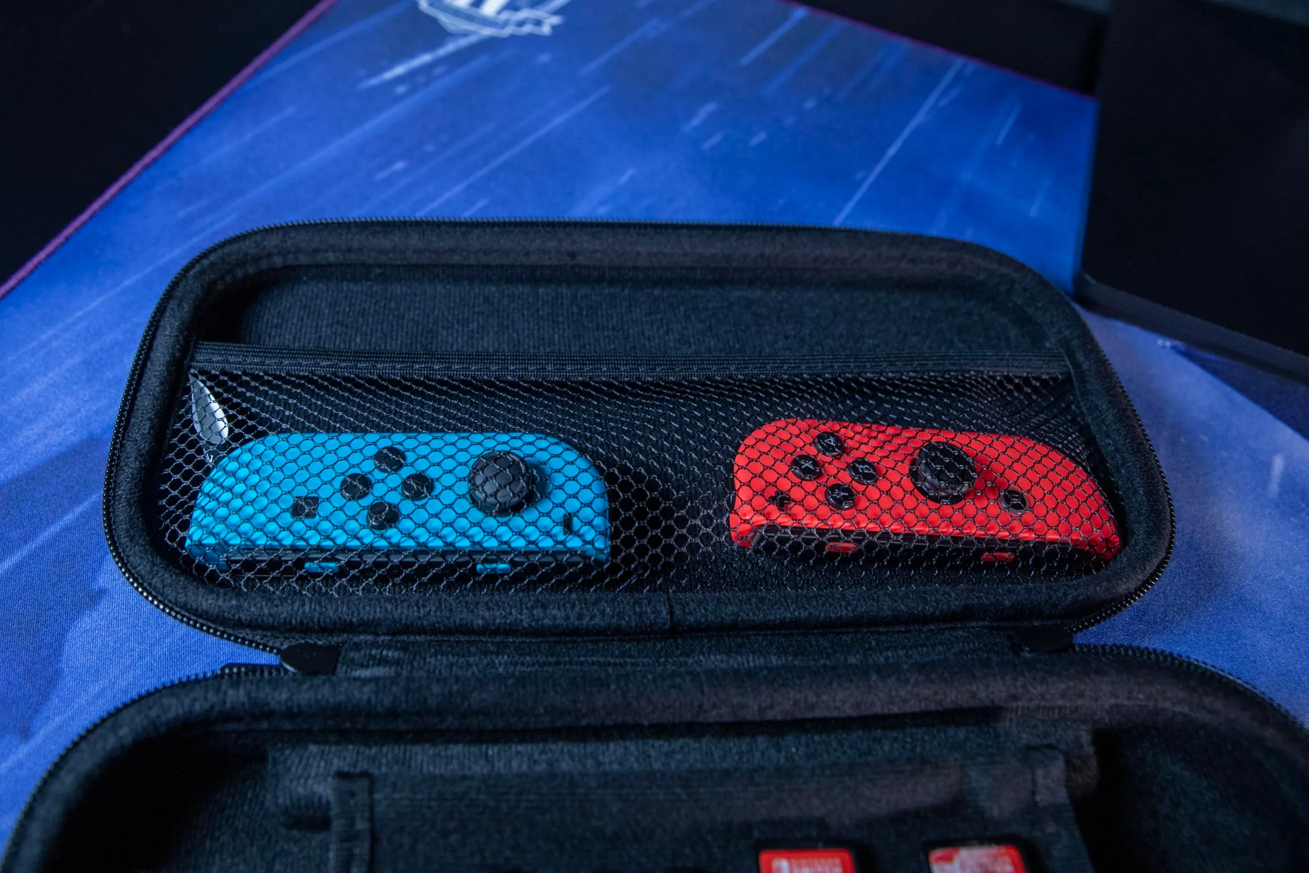 Konix Mercoledì Custodia di protezione e trasporto Nintendo Switch, Switch Lite e Switch OLED - Alloggio 8 giochi - Design Nevermore Academy - Nero - immagine 7