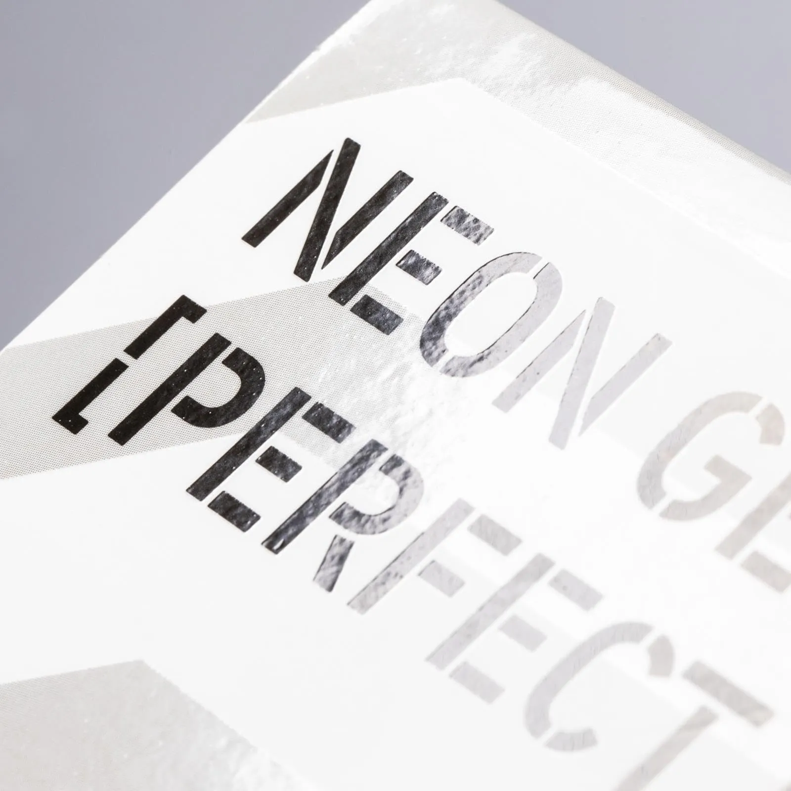 Neon Genesis Evangelion - Perfect Edition 6: Neue Edition in 7 Sammelbänden des Mecha-Klassikers um jugendliche EVA-Piloten, die zur Rettung der Menschheit Kampfroboter steuern. - immagine 5
