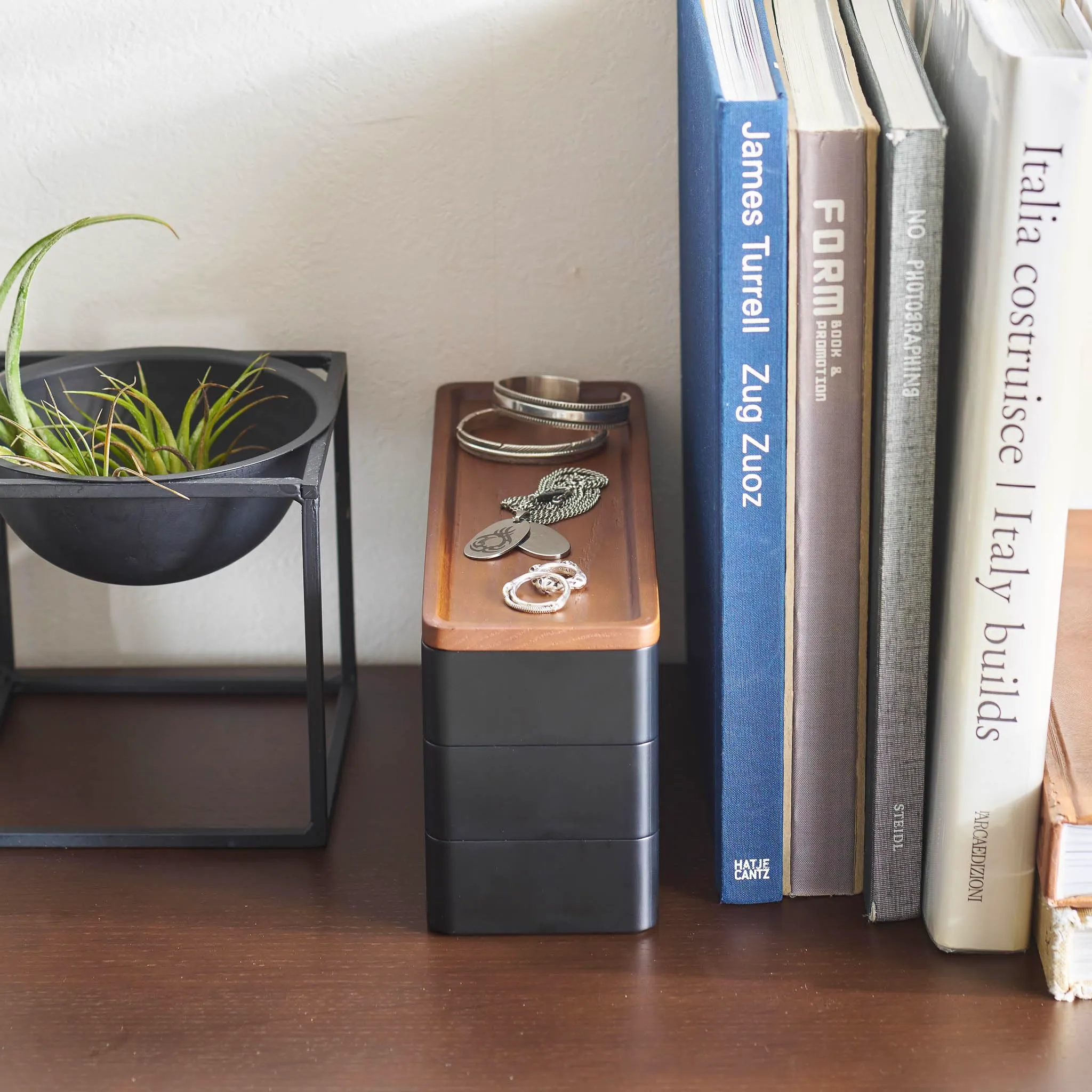 YAMAZAKI 5810 RIN 3Tiered Slim Accessory Case with Lid, black, ABS Resin/Wood, 24 x 8 x 11.5 cm - immagine 7