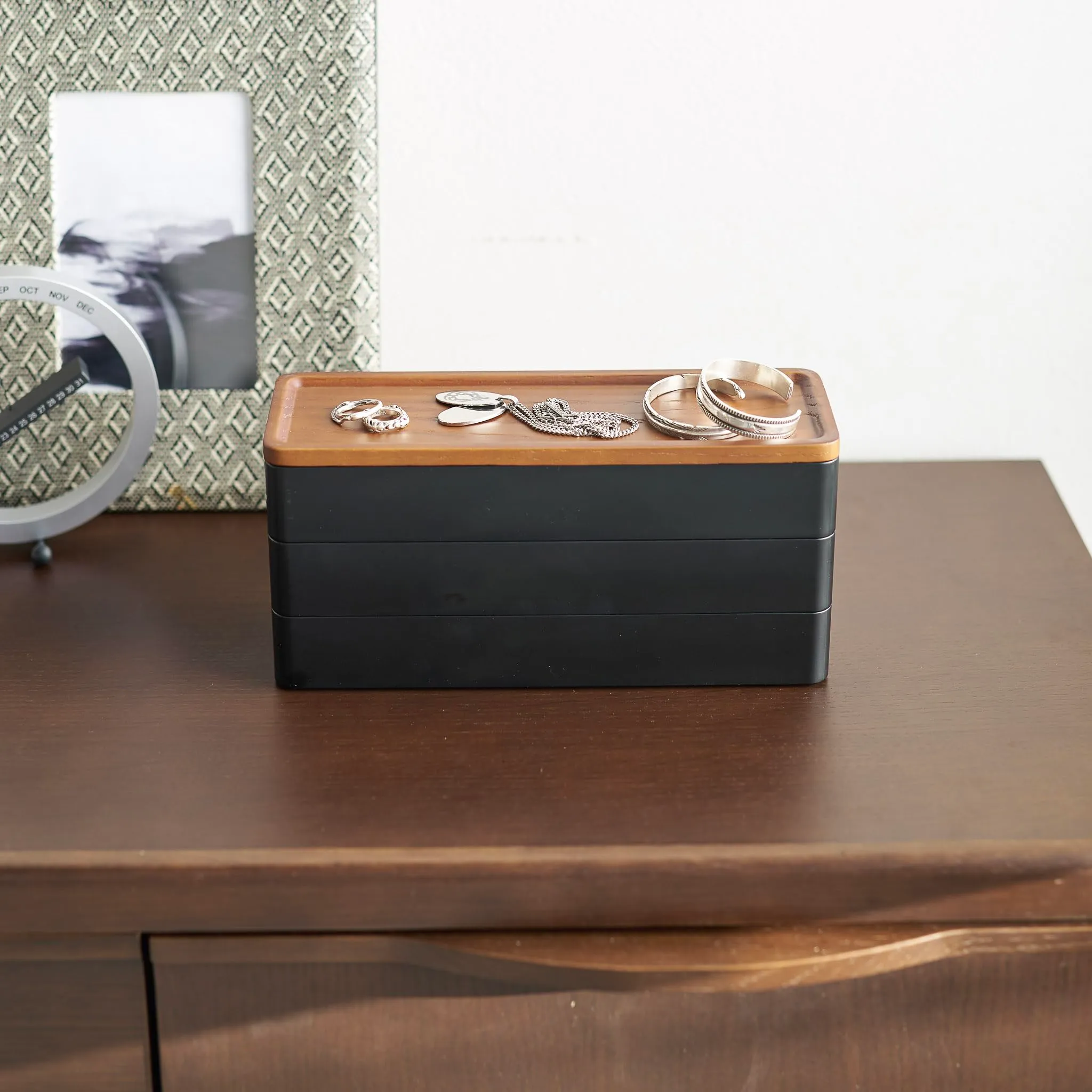 YAMAZAKI 5810 RIN 3Tiered Slim Accessory Case with Lid, black, ABS Resin/Wood, 24 x 8 x 11.5 cm - immagine 8