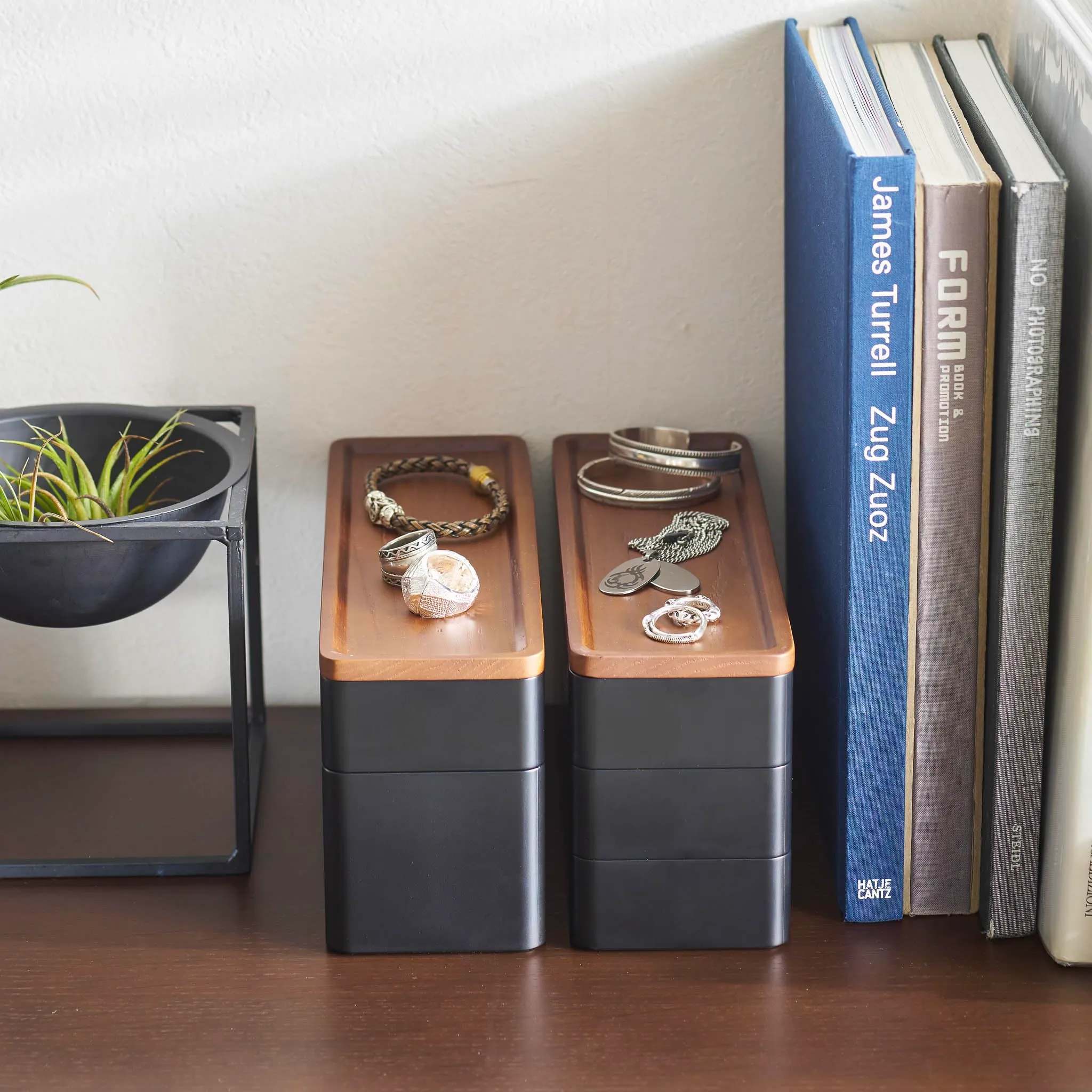 YAMAZAKI 5810 RIN 3Tiered Slim Accessory Case with Lid, black, ABS Resin/Wood, 24 x 8 x 11.5 cm - immagine 9