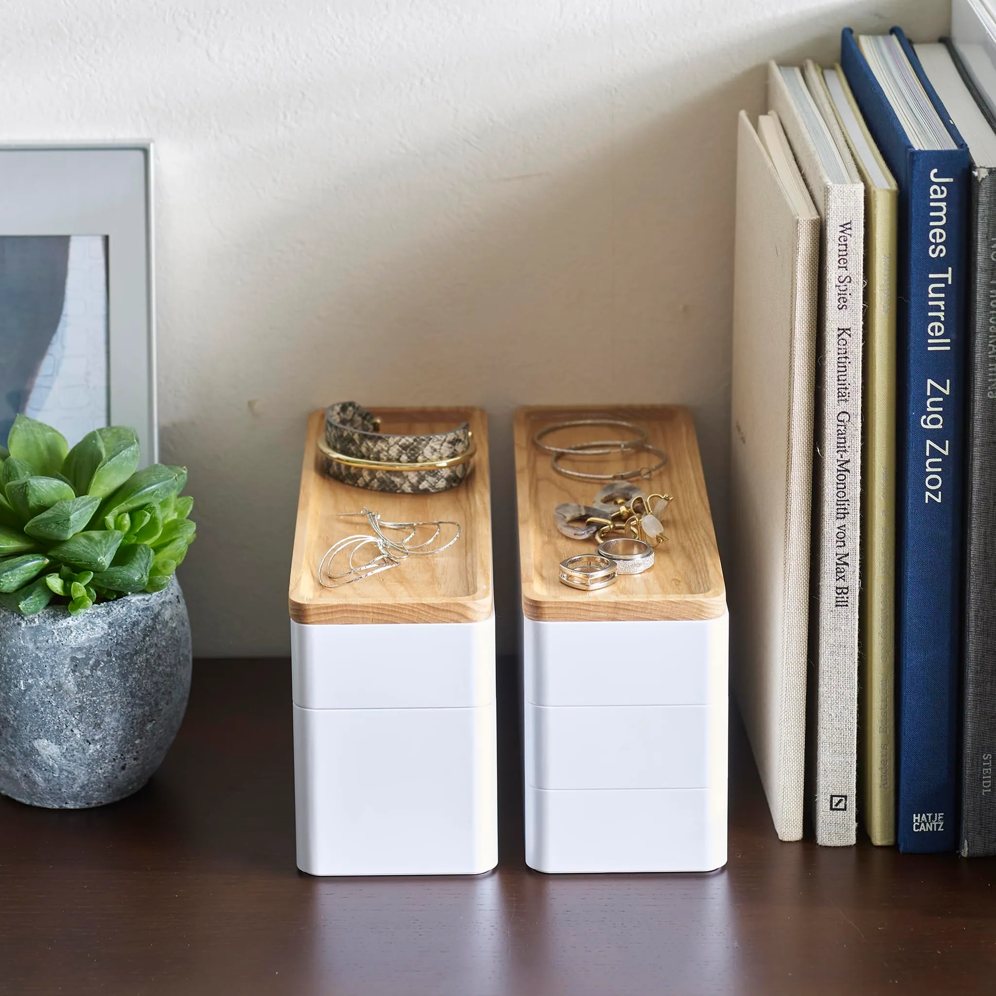 YAMAZAKI 5811 RIN 3Tiered Slim Accessory Case with Lid, white, ABS Resin/Wood, 24 x 8 x 11.5 cm - immagine 9