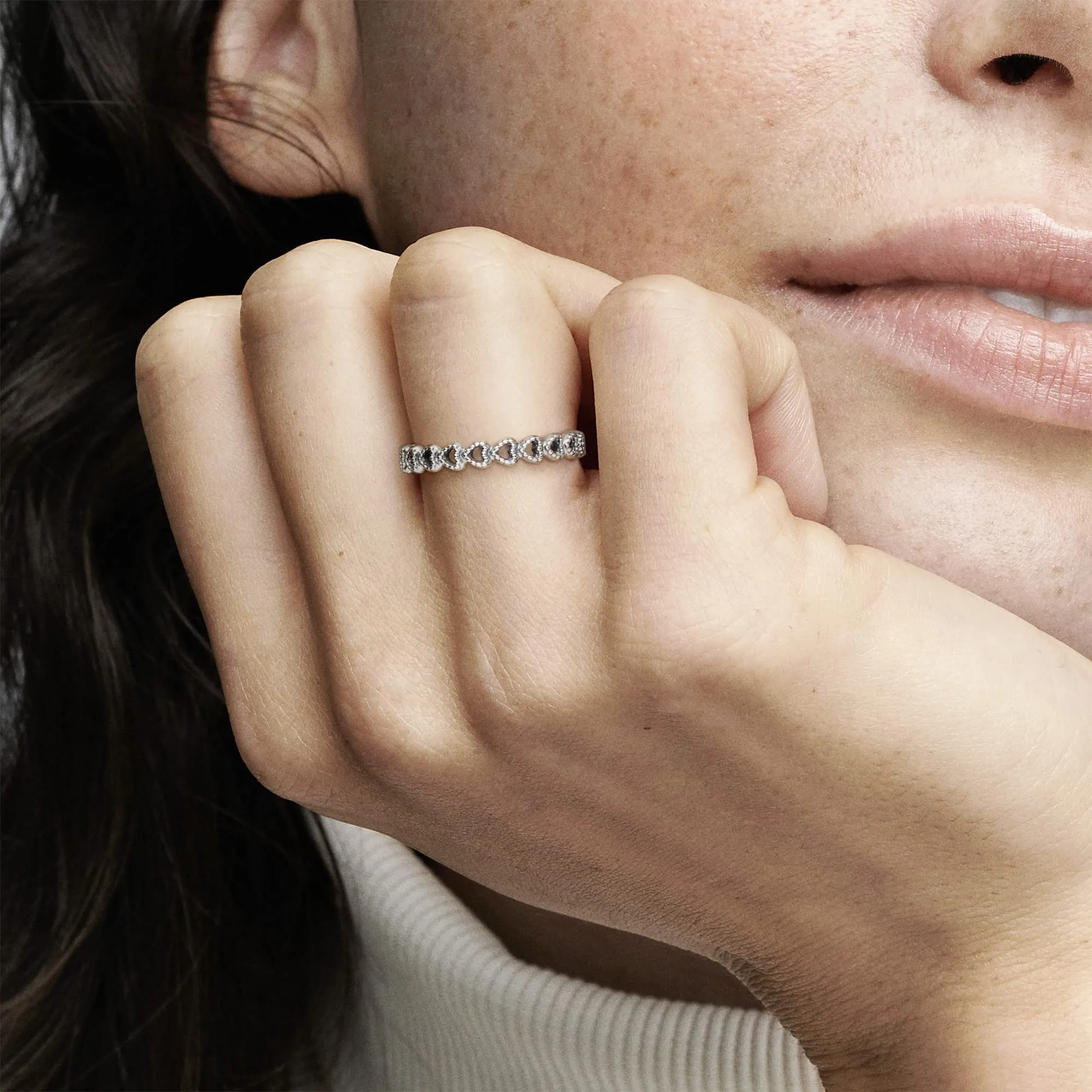 PANDORA Anello con fascia di cuori traforati, 56 - immagine 8