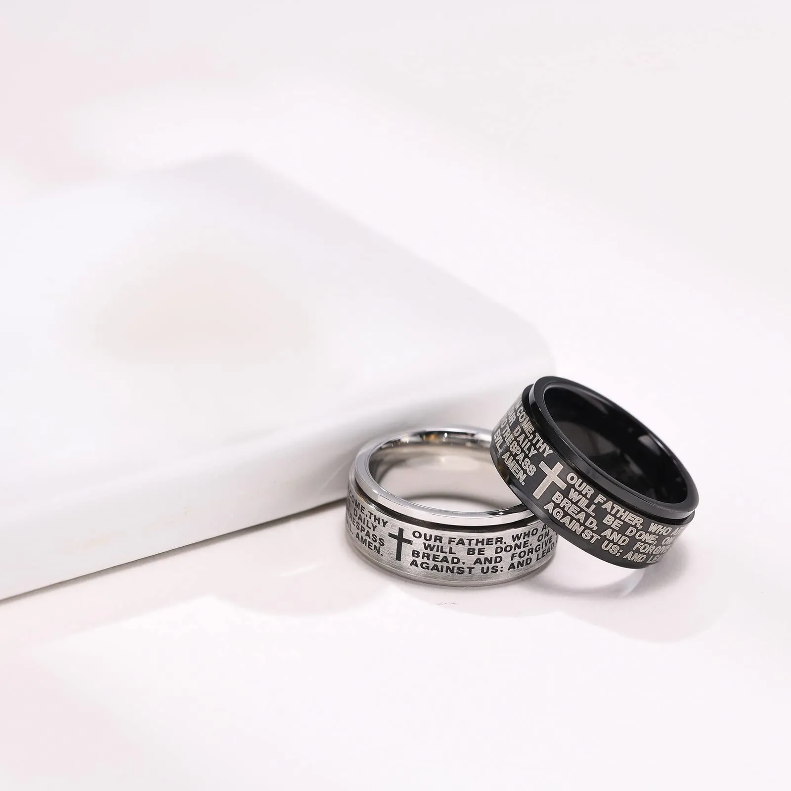 JewelryWe Anello Ruotabile Antistress Preghiera da Uomo Donna, 8mm, Acciaio Inossidabile, Banda Con Bibbia Spagnolo, Signori Attraversare Epoca - immagine 4