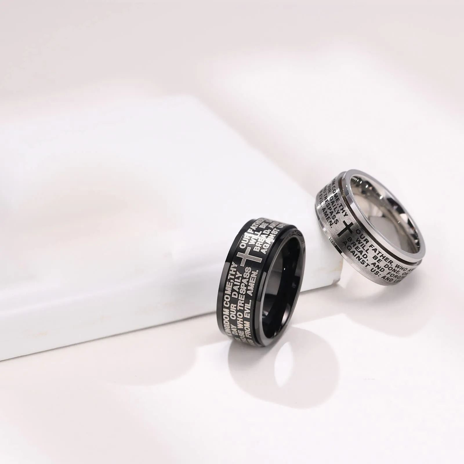 JewelryWe Anello Ruotabile Antistress Preghiera da Uomo Donna, 8mm, Acciaio Inossidabile, Banda Con Bibbia Spagnolo, Signori Attraversare Epoca - immagine 2