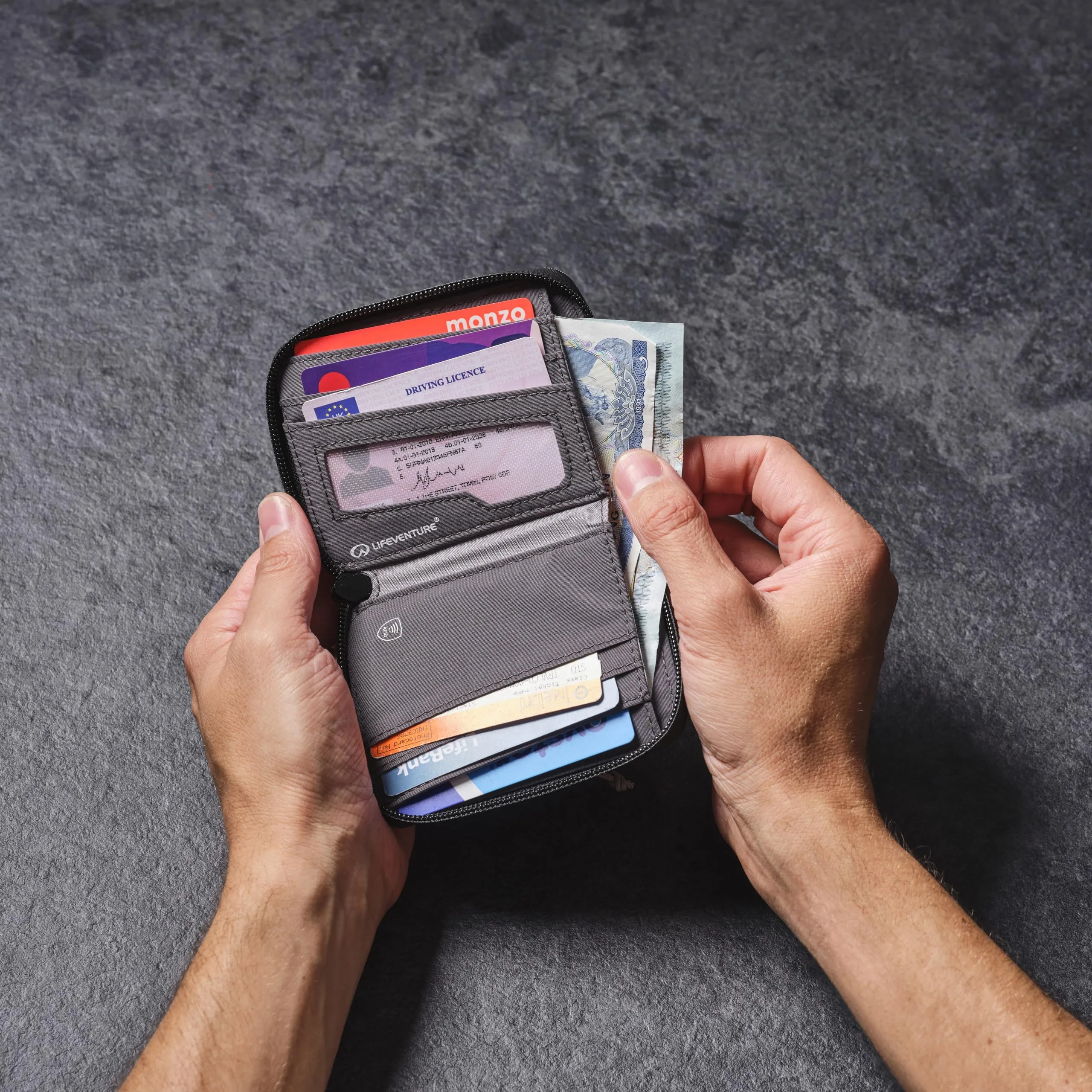 Lifeventure Portafoglio Pieghevole protetto RFID, Realizzato in Materiale Riciclato Ecologico, Grigio, Taglia Unica - immagine 10