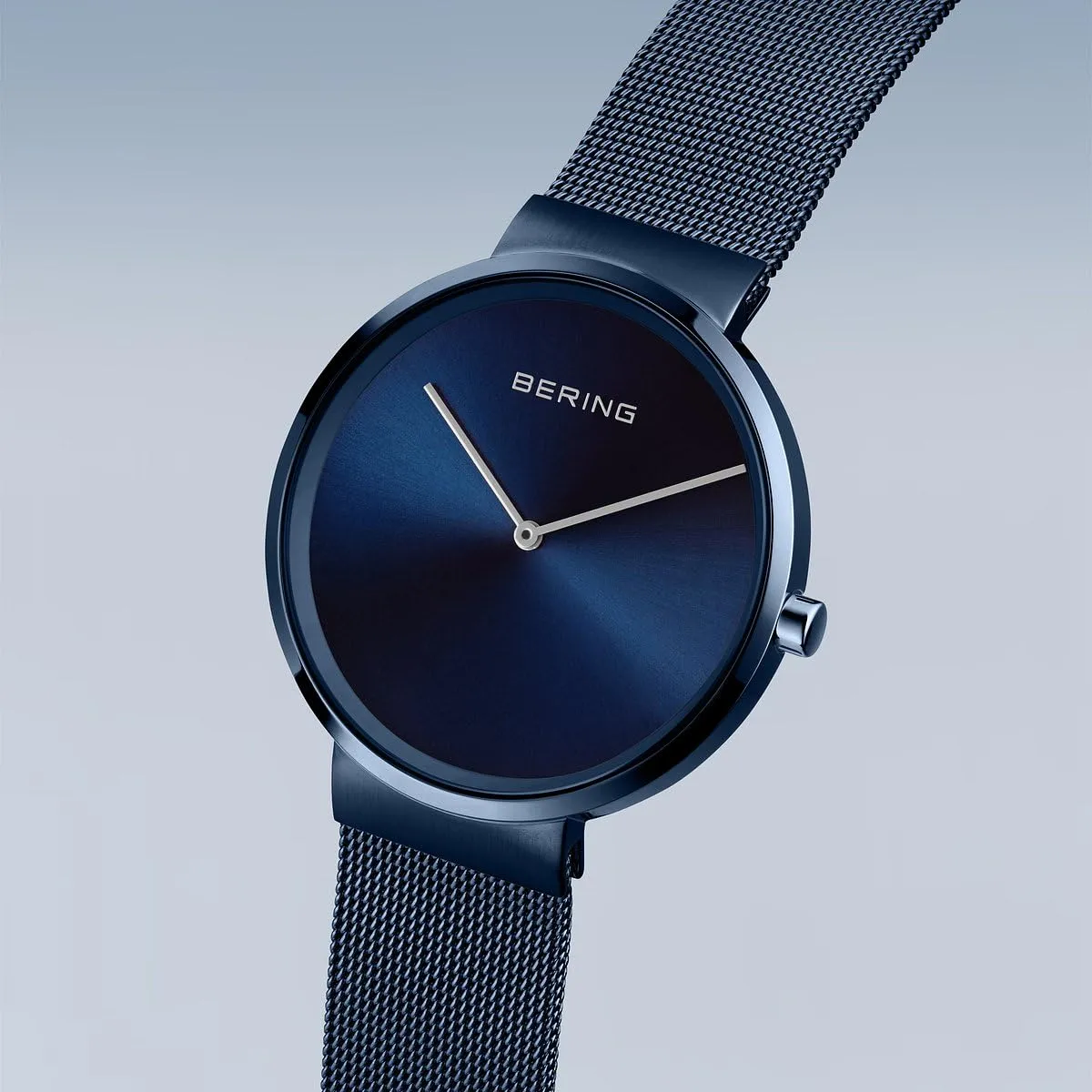 BERING 14539-397 Orologio da polso unisex al quarzo, cassa in acciaio inossidabile blu da 39 mm e quadrante blu, cinturino in maglia milanese, vetro zaffiro, 5 ATM - immagine 3