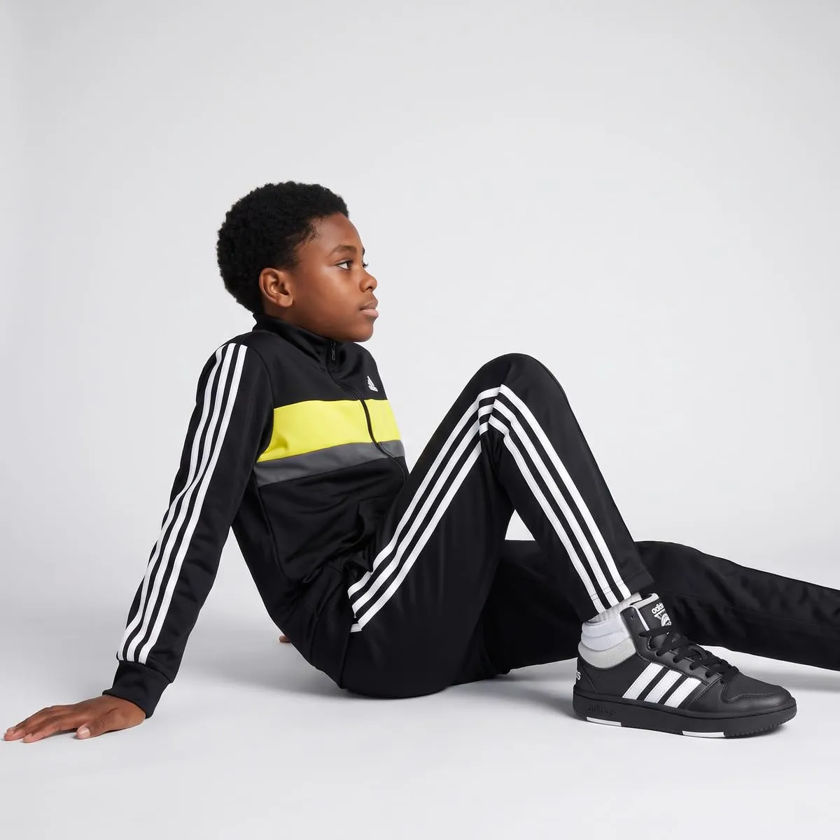 adidas Unisex - Bambini e ragazzi Seasonal Essentials Tiberio 3 Stripes Tricot Track Suit, Black/White/Pure Lemon, 7-8 Years - immagine 2