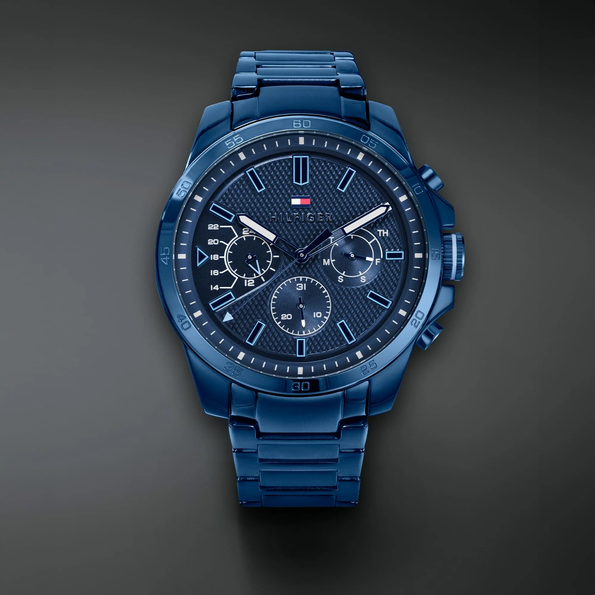 Tommy Hilfiger Orologio Analogico Multifunzionale al Quarzo per Uomo con Cinturino in Silicone, Acciaio Inossidabile o Pelle, Sottoquadranti per Giorno e Data, Resistente all'Acqua fino a 5ATM. - immagine 2