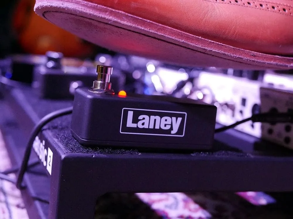 Laney FS1-MINI foot switch - Single Switch Mini Pedal - LED Status Light - With Removable Lead - immagine 4