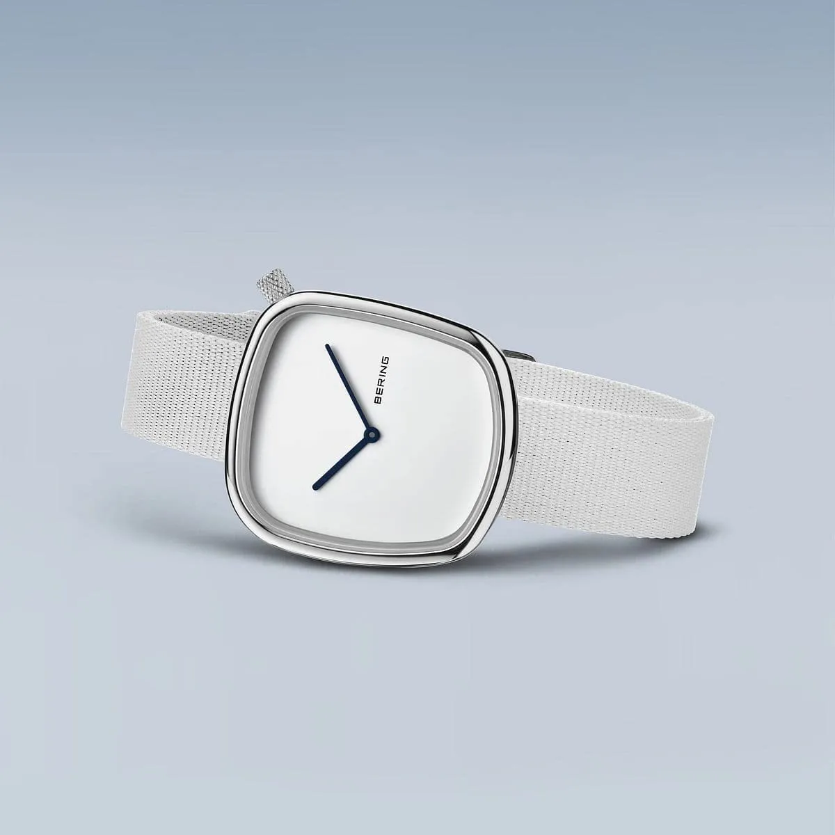 BERING 18034-007 Orologio da polso da donna al quarzo, cassa in acciaio inossidabile color argento da 30 mm e quadrante bianco, cinturino Nato, vetro zaffiro, 3 ATM - immagine 2