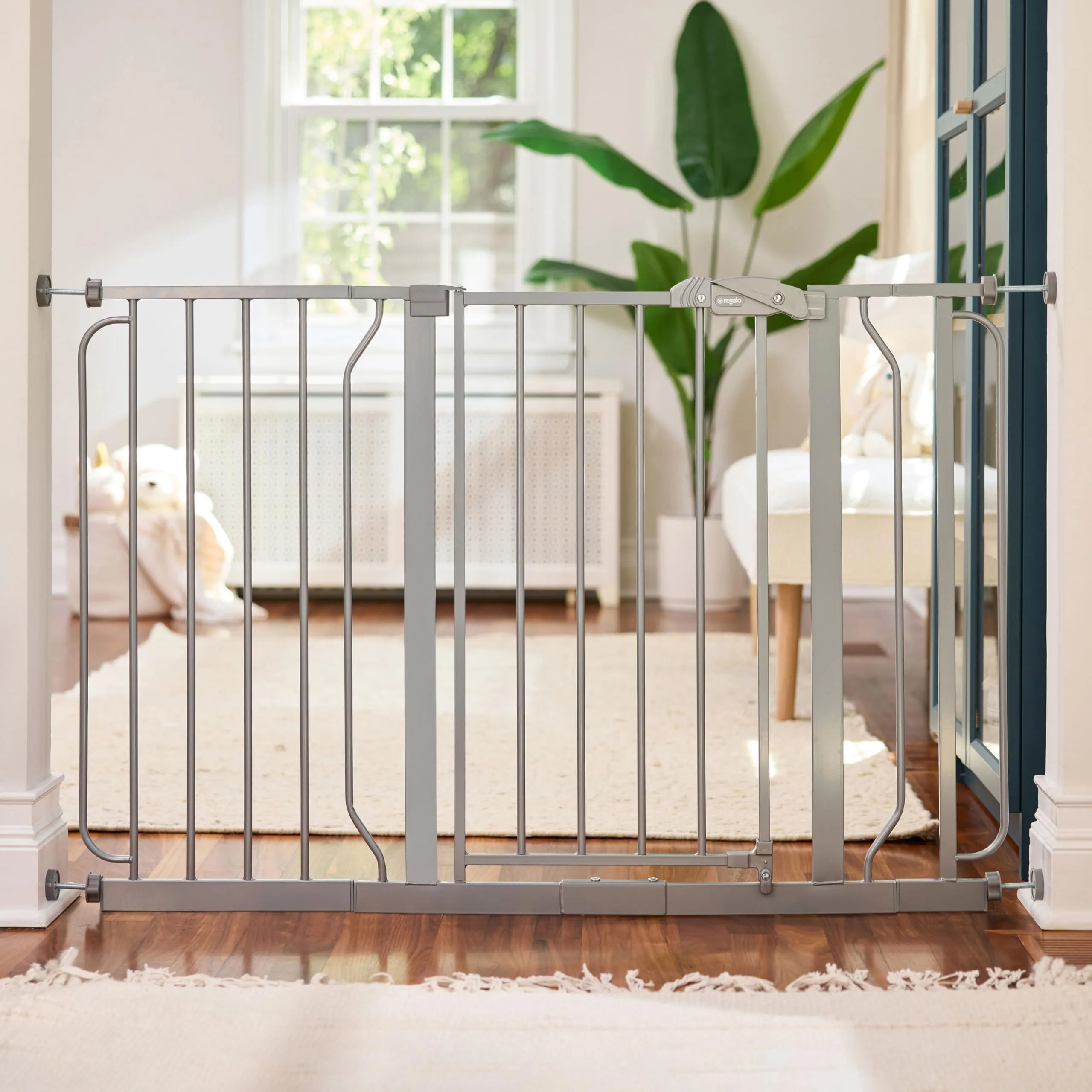Regalo Safety Extra Wide Baby Gate for Doorways & Bottom of Stairs, Fits Openings 73.6-122cm (Extensions Included) Pressure Mounted for Babies, Toddlers & Pets, Platinum