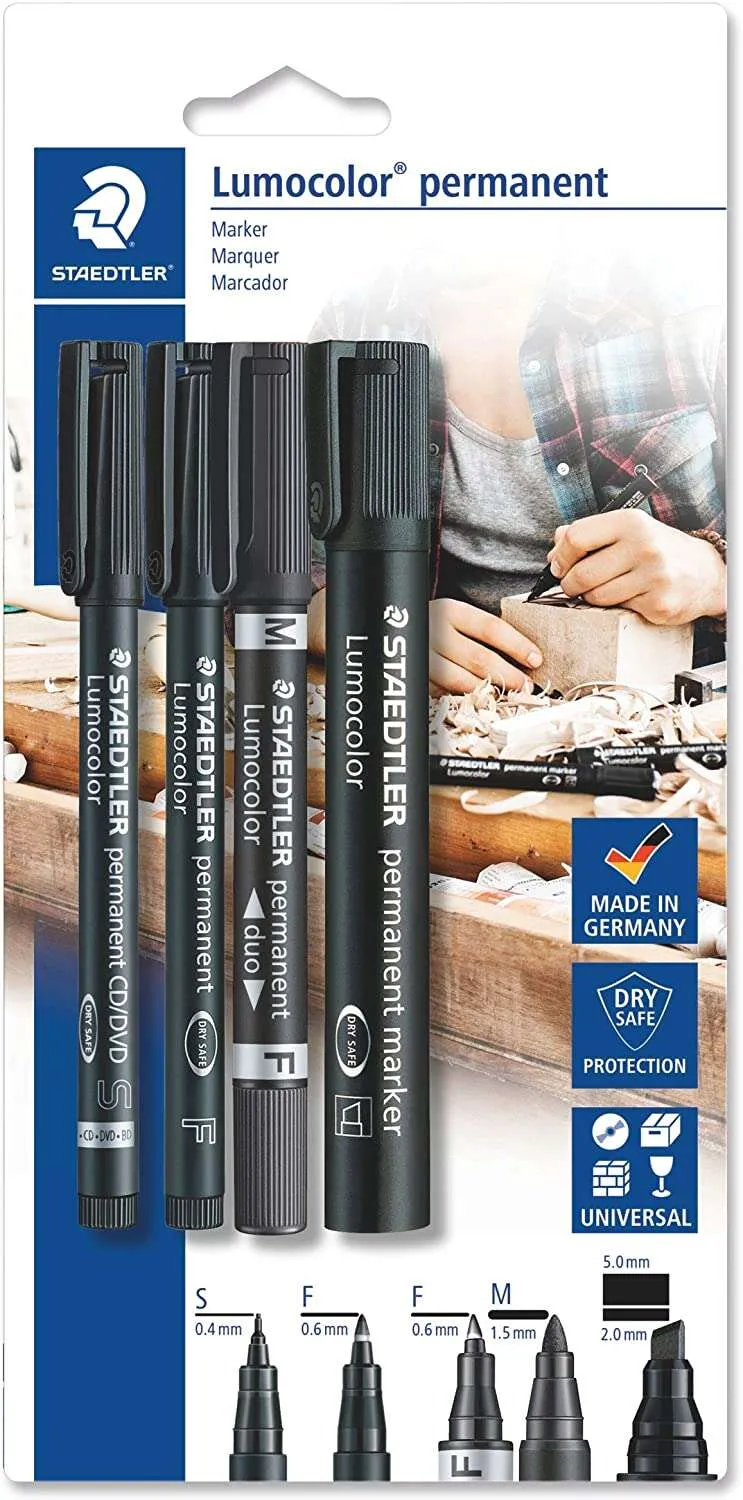 Set di 4 pennarelli indelebili Staedtler Lumocolor con punte diverse impermeabili e ricaricabili colore nero.