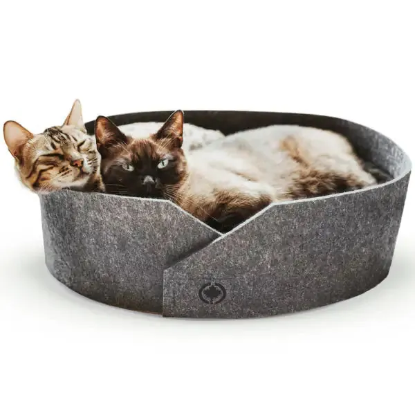 Cuccia per gatti in feltro con fondo tiragraffi in cartone Owen CanadianCat Grigio chiaro - Cuccia per gatti