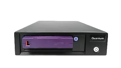 Questa unità nastro interna Quantum Lto-8 Hh Sas ha una capacità di 12 TB, una velocità di trasferimento di 300 Mos, interfaccia Sas ed è compatibile con le versioni Lto precedenti: una soluzione di archiviazione efficiente per le aziende.