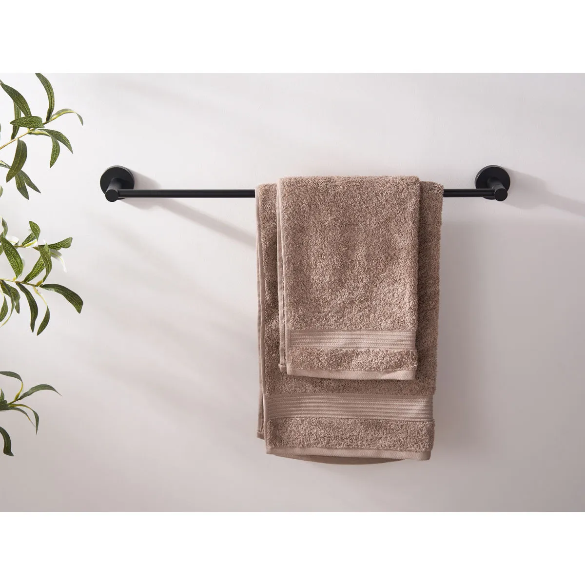 CORBY Porta asciugamani da bagno per hotel da parete Harrogate in acciaio lucidato; 7x60.3x5 cm (LxLxH); nero