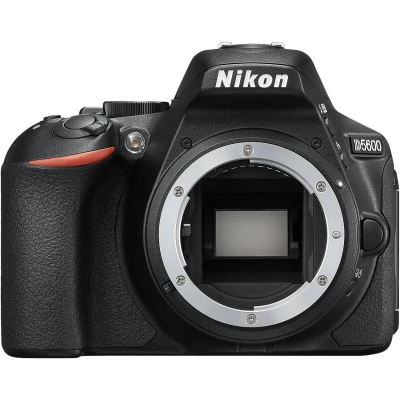 Fotocamera Reflex Nikon D5600 Corpo 24,2MP FullHD WiFi NFC Bluetooth AF 39 Punti