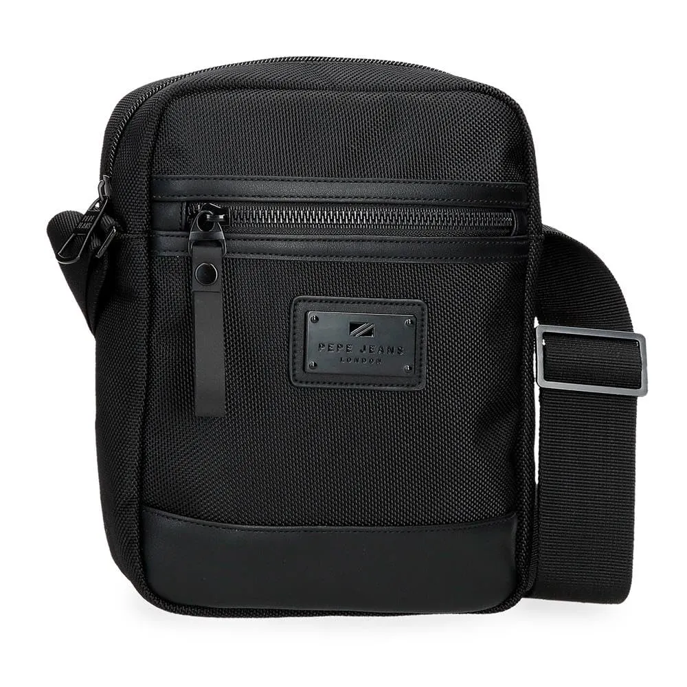 Pepe Jeans Blackmore Borsa a tracolla media nera 17 x 22 x 6 cm Poliestere con dettagli in pelle sintetica 2,24 L by Joumma Bags, Nero, Taglia unica, Tracolla media
